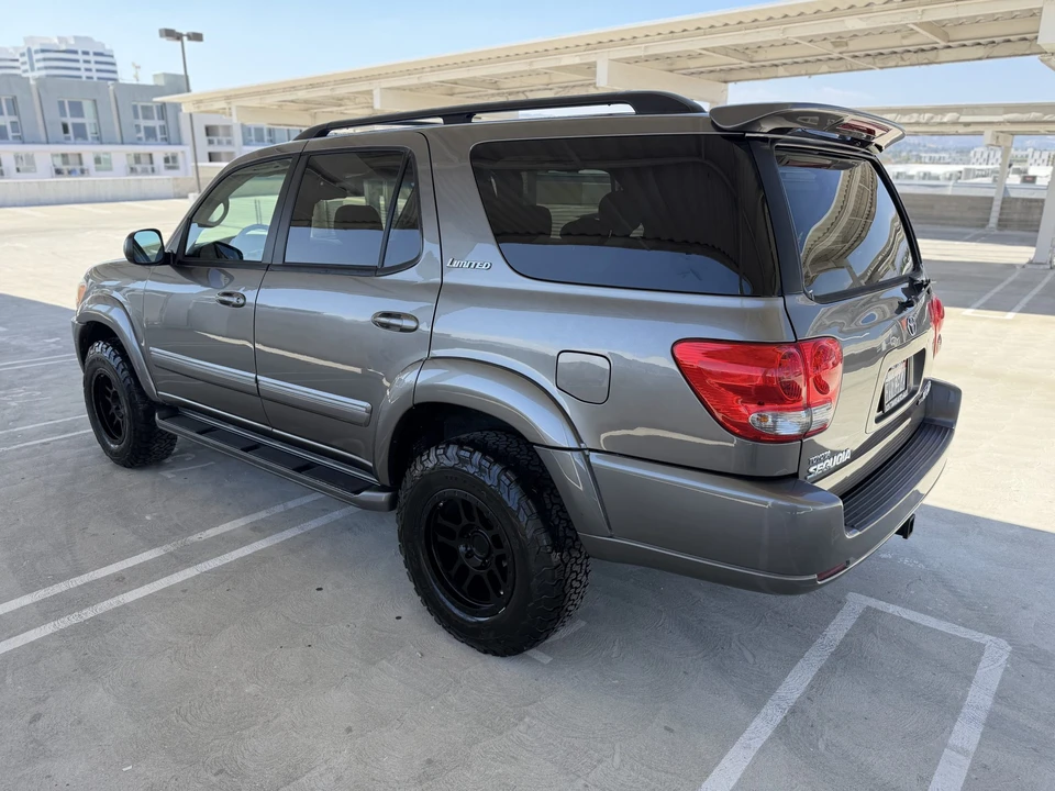 2006 Toyota Sequoia 1st Gen - Image 18 of 31