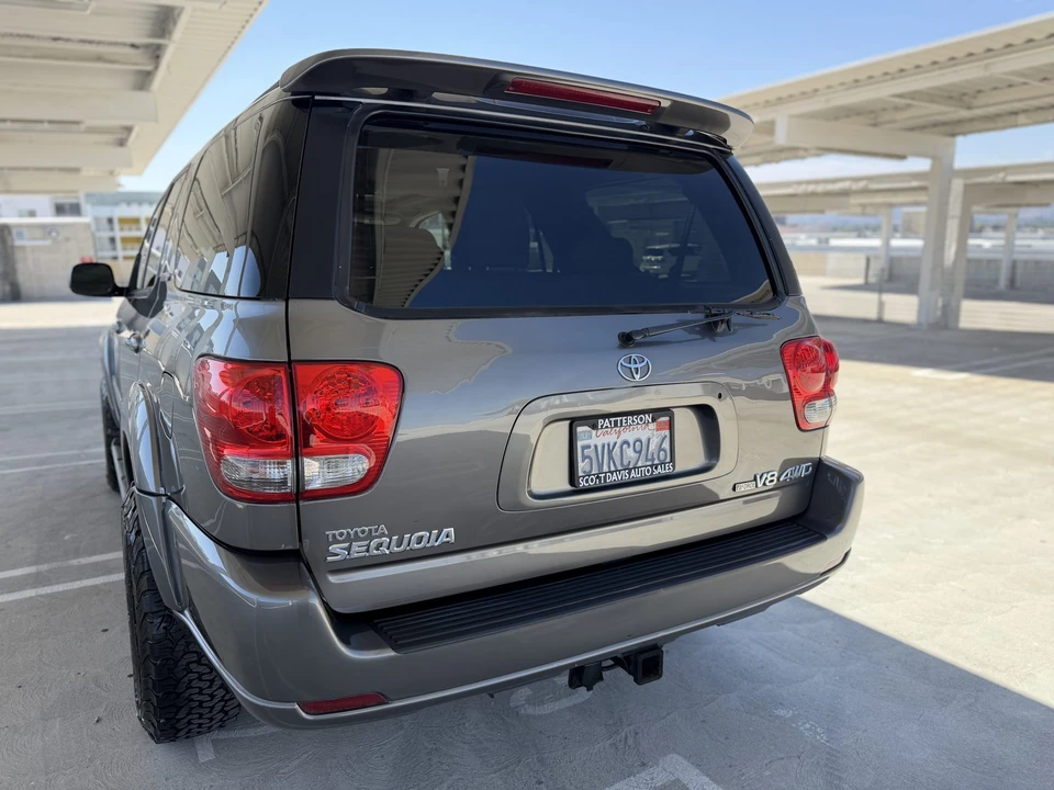 2006 Toyota Sequoia 1st Gen - Image 27 of 31