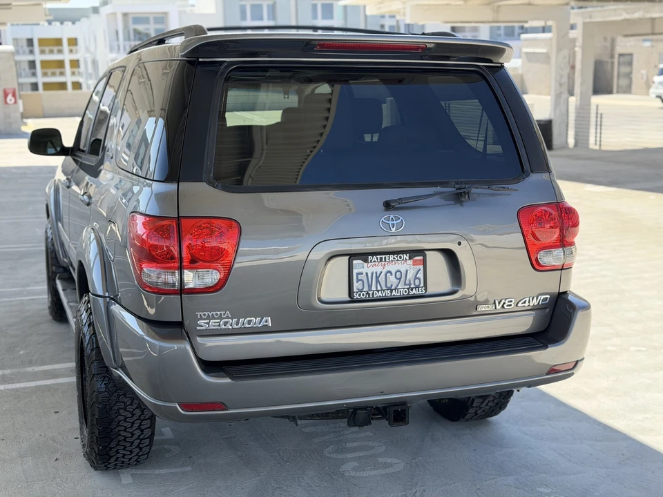 2006 Toyota Sequoia 1st Gen - Image 28 of 31