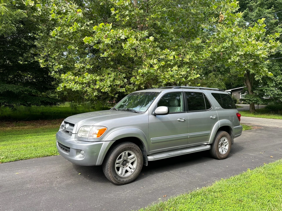 2006 Toyota Sequoia 1st Gen - Image 9 of 31
