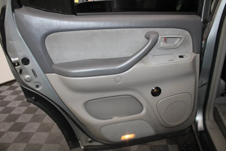 2006 Toyota Sequoia 1st Gen - Image 7 of 9