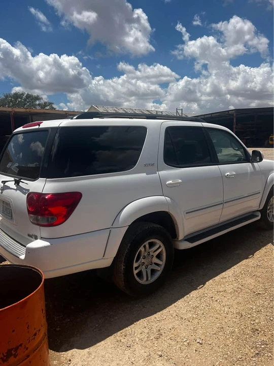 2006 Toyota Sequoia 1st Gen - Image 5 of 8