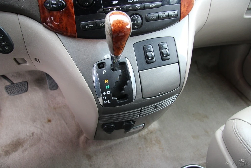 2006 Toyota Sienna 2nd Gen - Image 16 of 21