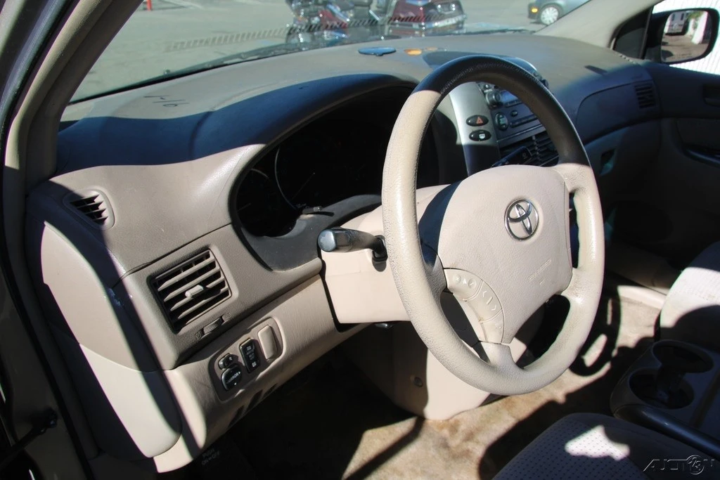 2006 Toyota Sienna 2nd Gen - Image 13 of 21