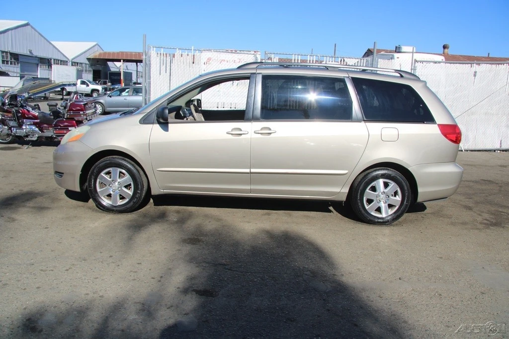 2006 Toyota Sienna 2nd Gen - Image 3 of 21