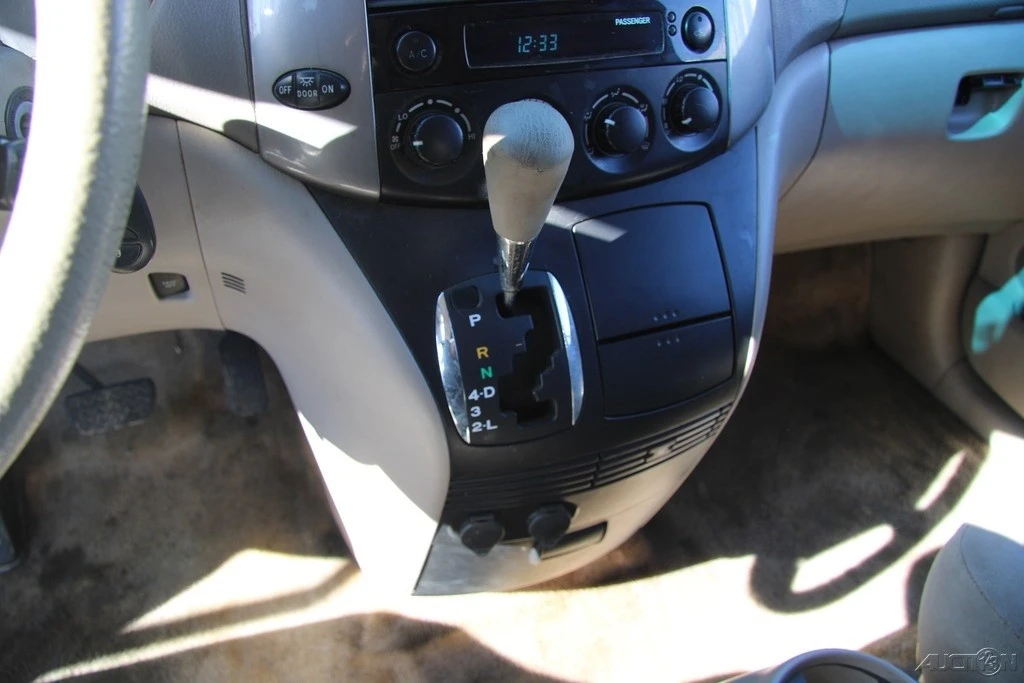 2006 Toyota Sienna 2nd Gen - Image 17 of 21