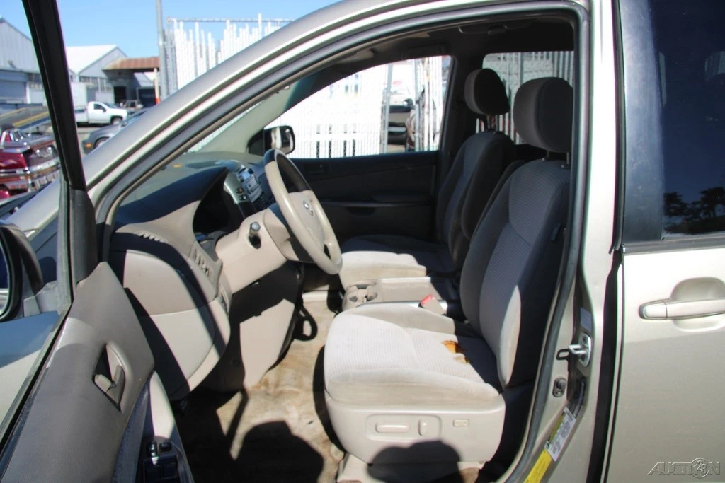 2006 Toyota Sienna 2nd Gen - Image 12 of 21
