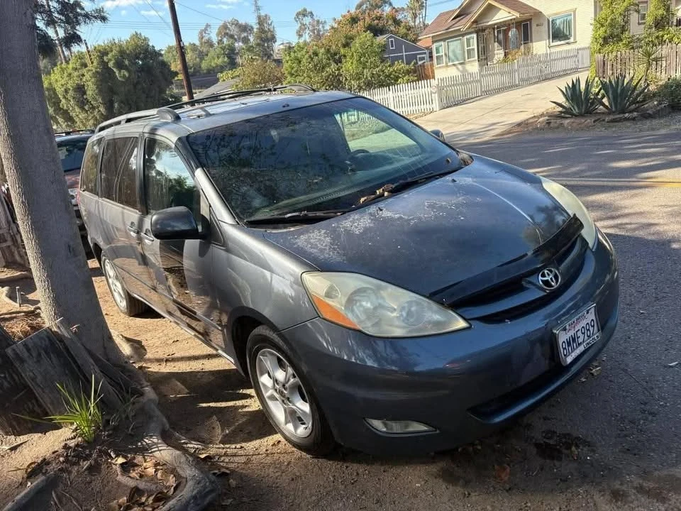 2006 Toyota Sienna 2nd Gen - Image 2 of 5