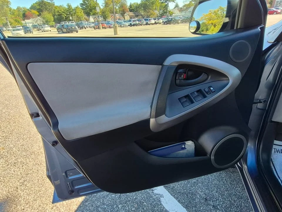 2006 Toyota RAV4 3rd Gen - Image 10 of 20