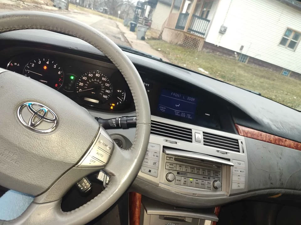 2006 Toyota Avalon 2nd Gen - Image 2 of 9