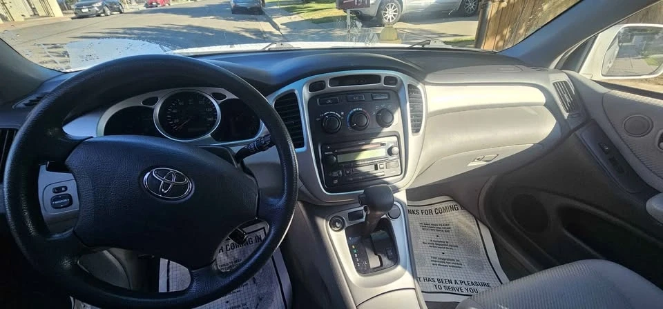 2006 Toyota Highlander - Image 10 of 18