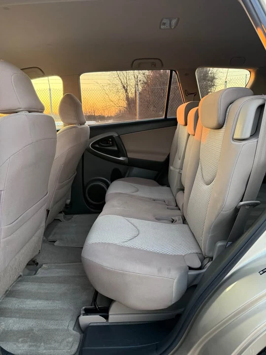 2006 Toyota RAV4 3rd Gen - Image 8 of 20