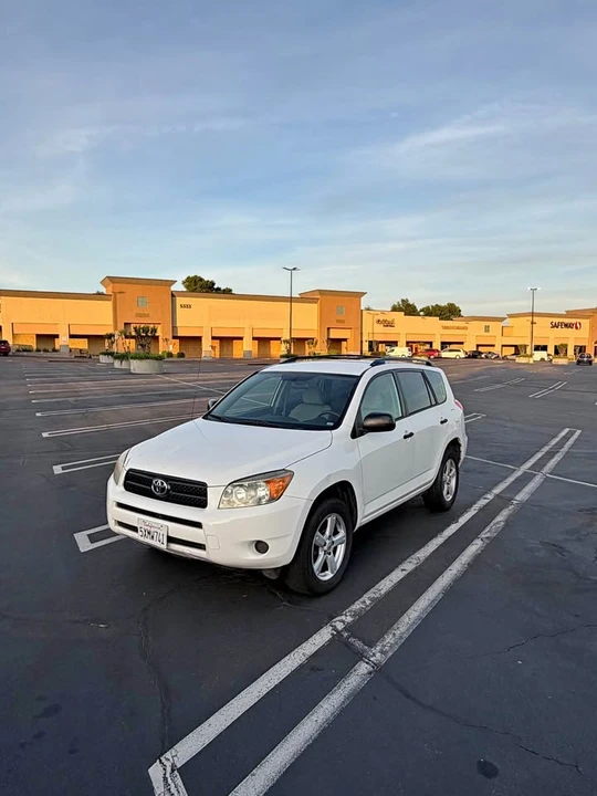 2006 Toyota RAV4 3rd Gen - Image 2 of 21