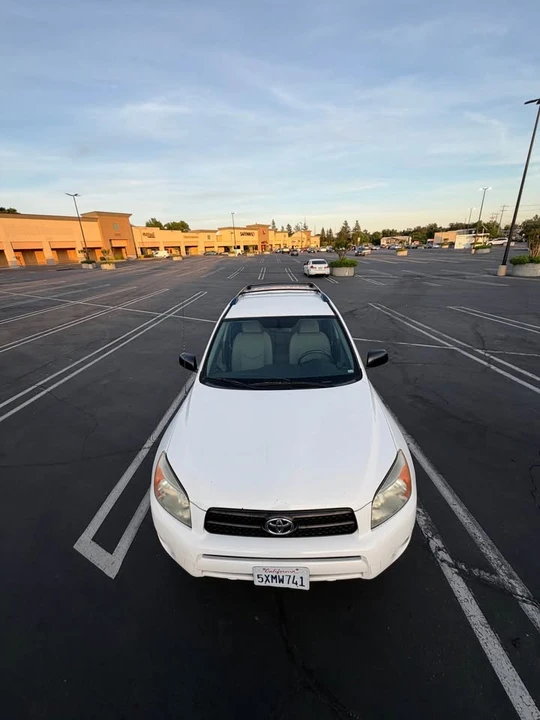 2006 Toyota RAV4 3rd Gen - Image 10 of 21