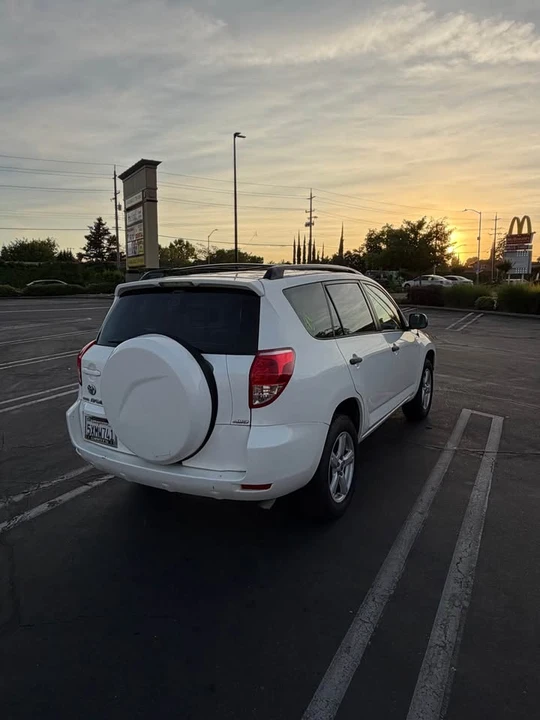 2006 Toyota RAV4 3rd Gen - Image 6 of 21