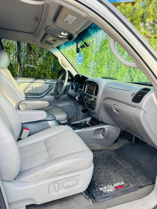 2006 Toyota Sequoia 1st Gen - Image 13 of 20