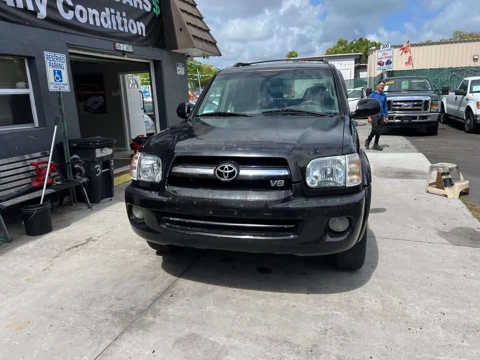 2006 Toyota Sequoia 1st Gen - Image 2 of 18