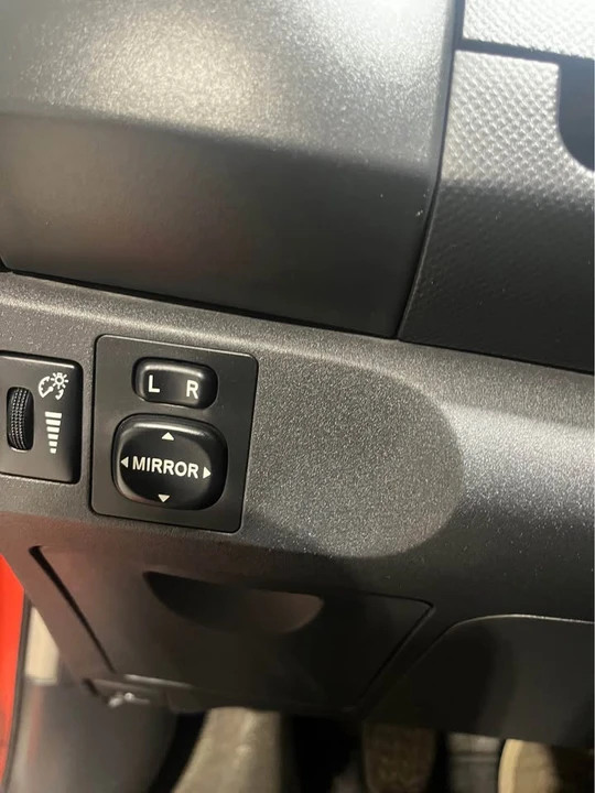 2006 Toyota Yaris - Image 10 of 16