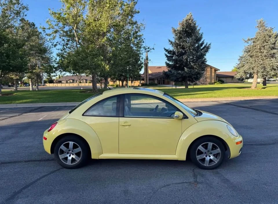 2006 Volkswagen New Beetle - Image 2 of 10