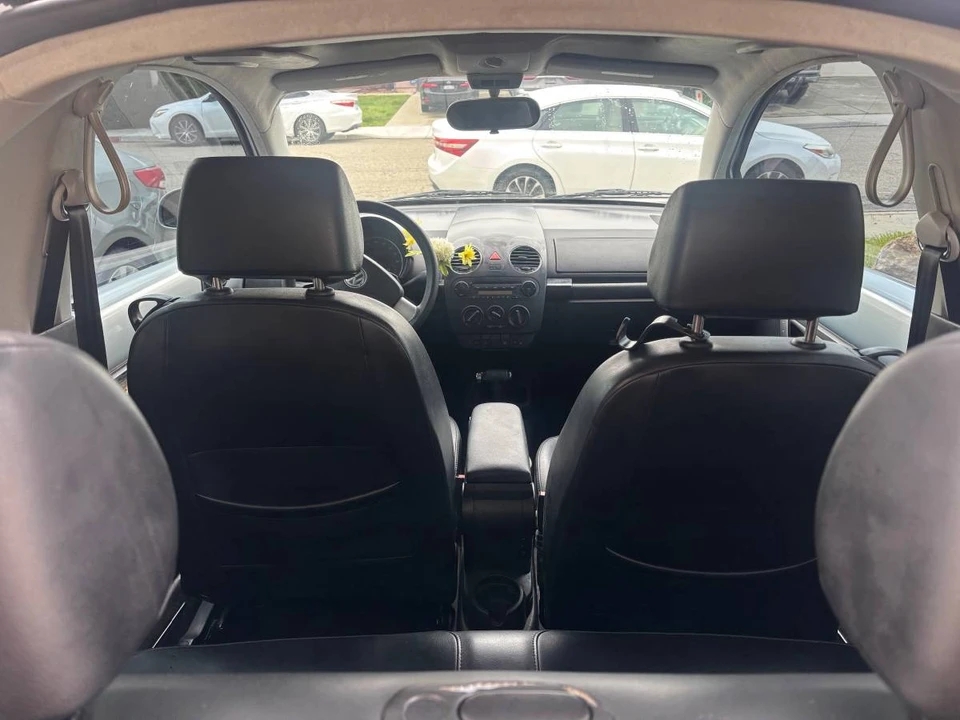 2006 Volkswagen New Beetle - Image 6 of 13