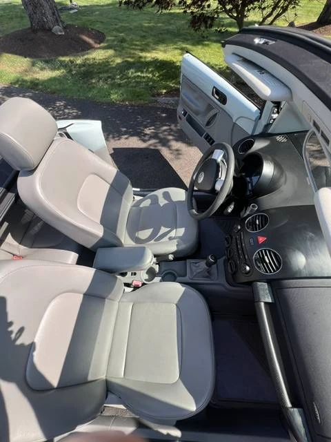 2006 Volkswagen New Beetle - Image 9 of 16