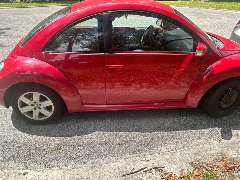 2006 Volkswagen New Beetle - Image 5 of 10