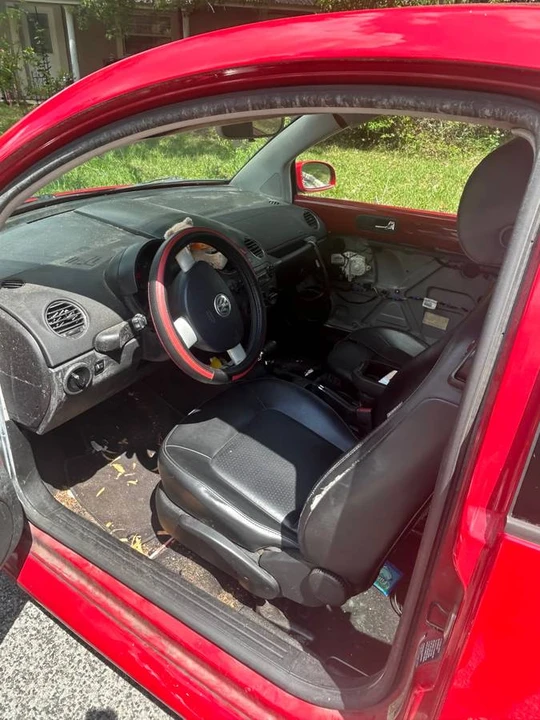 2006 Volkswagen New Beetle - Image 6 of 10