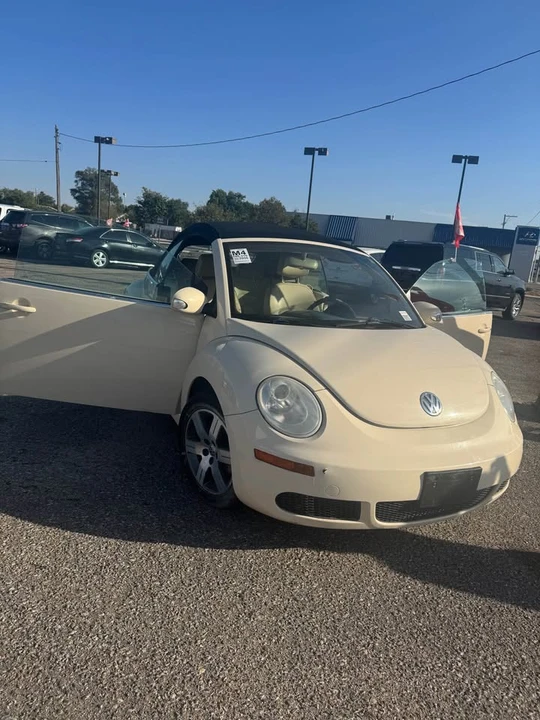 2006 Volkswagen New Beetle - Image 3 of 8