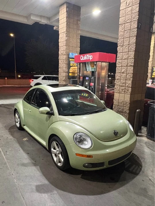 2006 Volkswagen New Beetle - Image 2 of 4