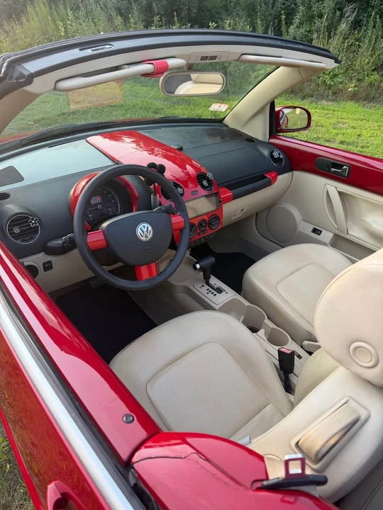 2006 Volkswagen New Beetle - Image 9 of 13