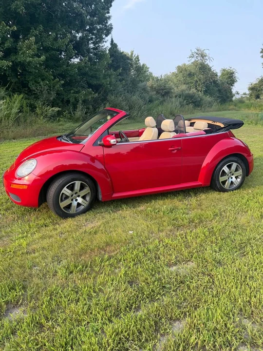 2006 Volkswagen New Beetle - Image 2 of 13