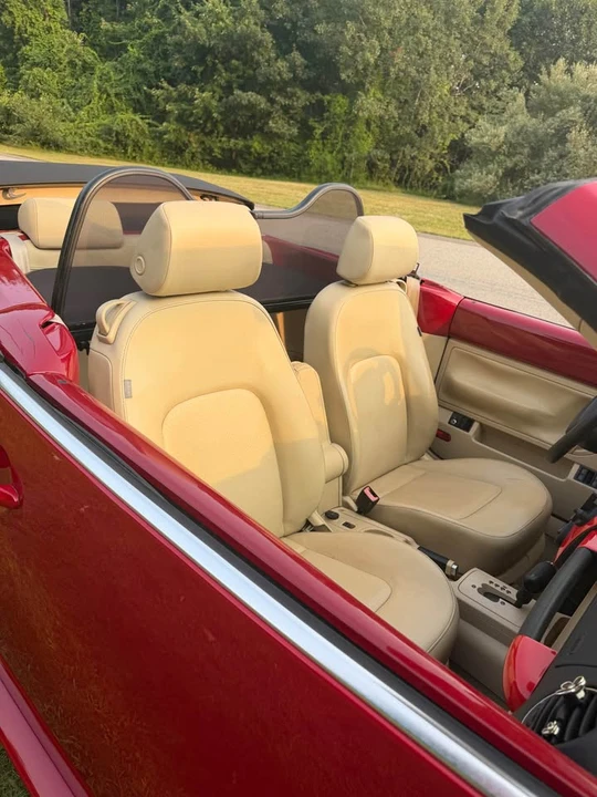 2006 Volkswagen New Beetle - Image 6 of 13
