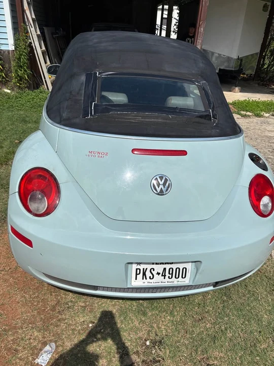 2006 Volkswagen New Beetle - Image 4 of 8