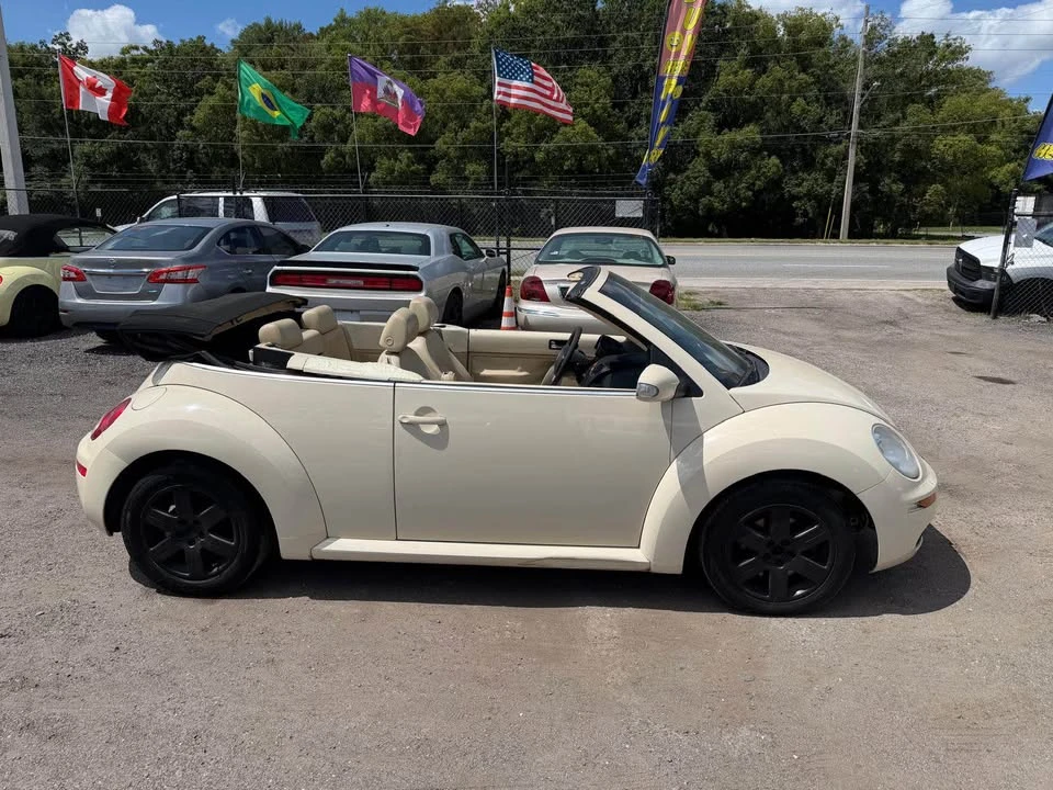 2006 Volkswagen New Beetle - Image 2 of 8