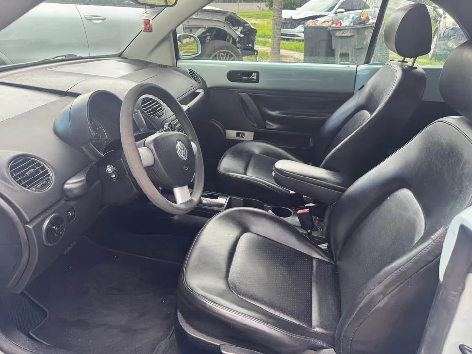 2006 Volkswagen New Beetle - Image 10 of 10