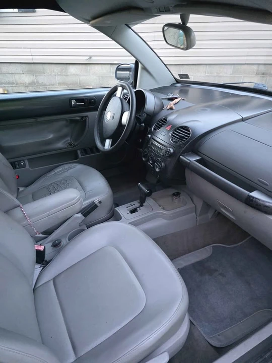 2006 Volkswagen New Beetle - Image 10 of 13