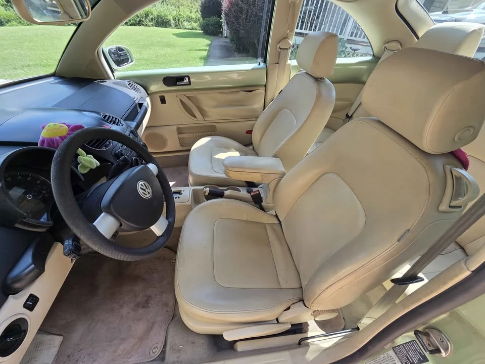 2006 Volkswagen New Beetle - Image 6 of 12