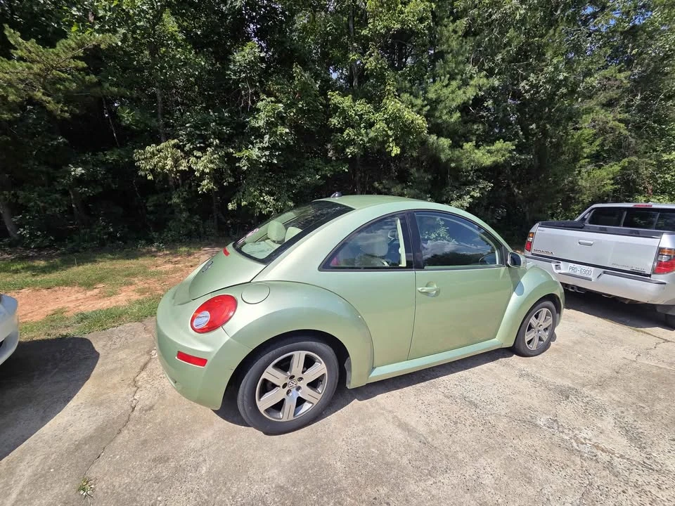 2006 Volkswagen New Beetle - Image 2 of 12