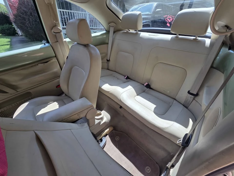 2006 Volkswagen New Beetle - Image 8 of 12