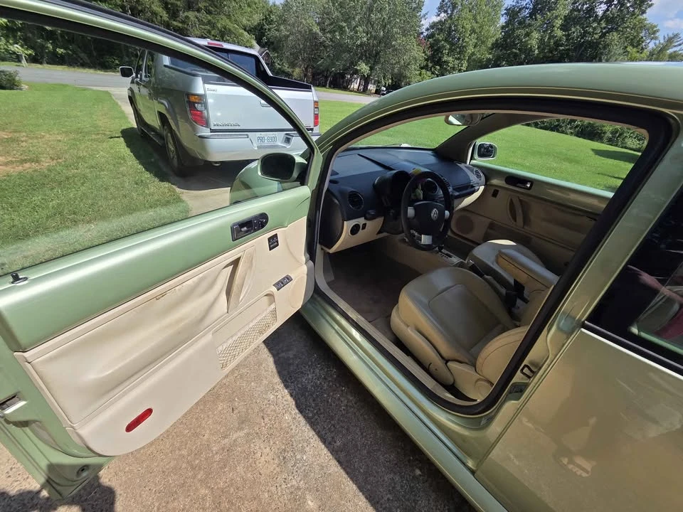 2006 Volkswagen New Beetle - Image 5 of 12
