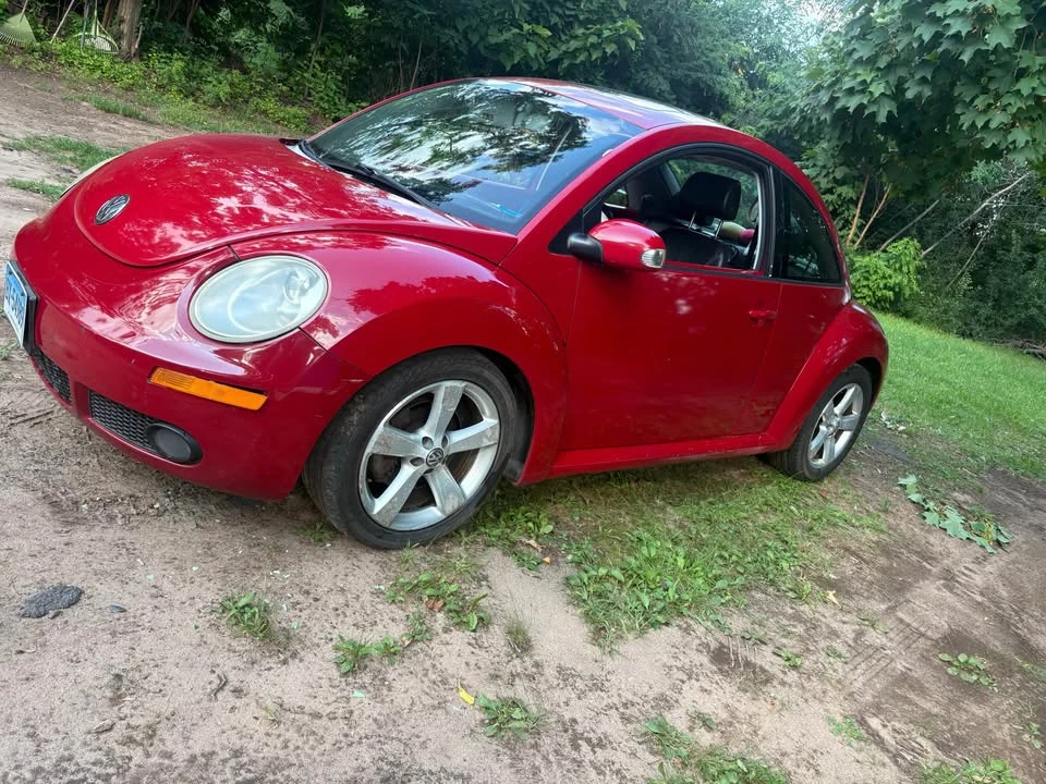 2006 Volkswagen New Beetle - Image 2 of 12