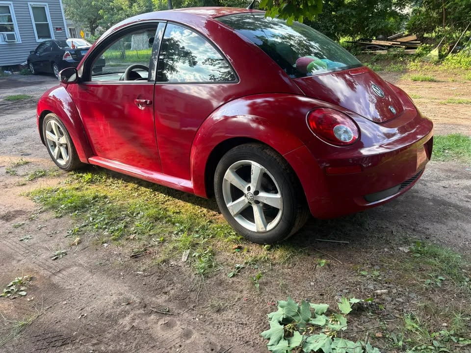 2006 Volkswagen New Beetle - Image 10 of 12