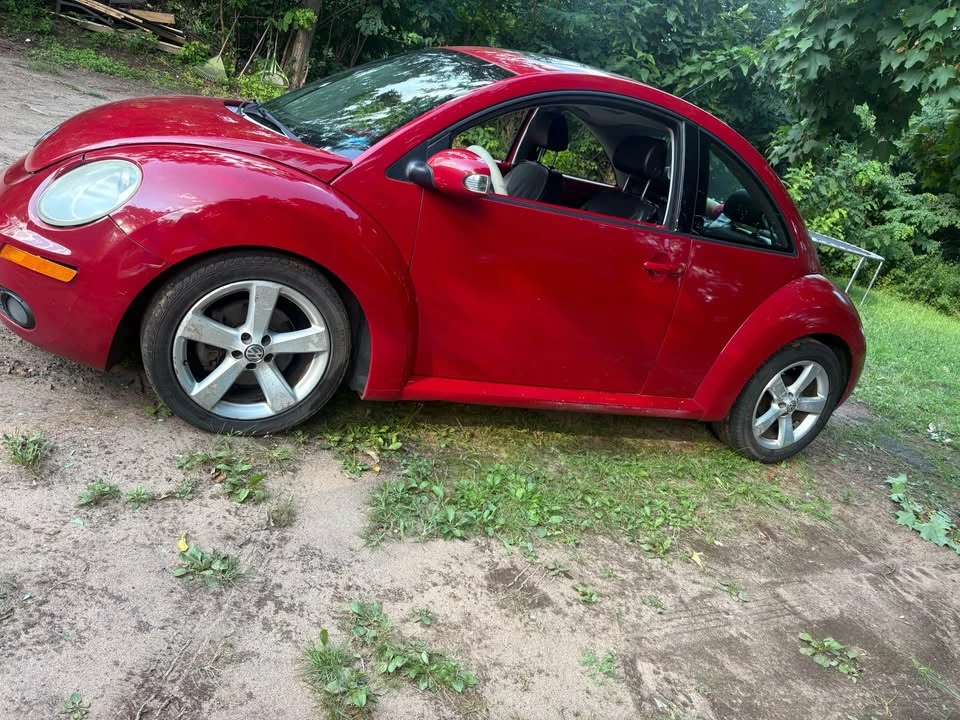 2006 Volkswagen New Beetle - Image 11 of 12