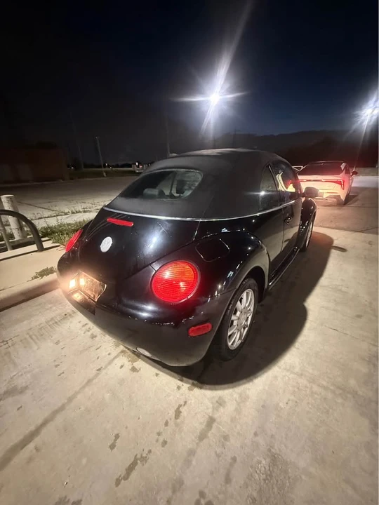 2006 Volkswagen New Beetle - Image 2 of 6