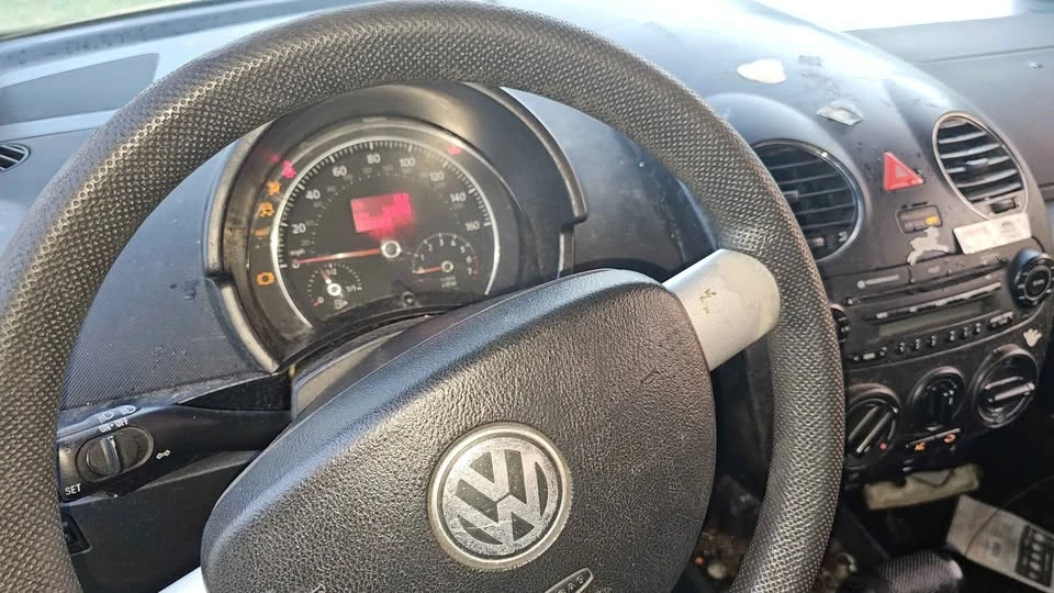 2006 Volkswagen New Beetle - Image 7 of 11