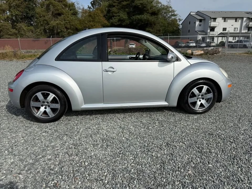 2006 Volkswagen New Beetle - Image 8 of 16