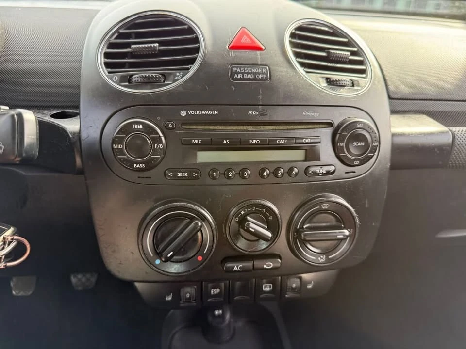 2006 Volkswagen New Beetle - Image 15 of 16