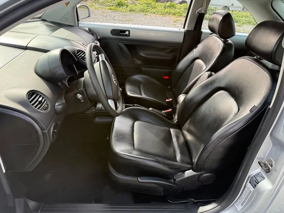 2006 Volkswagen New Beetle - Image 9 of 16