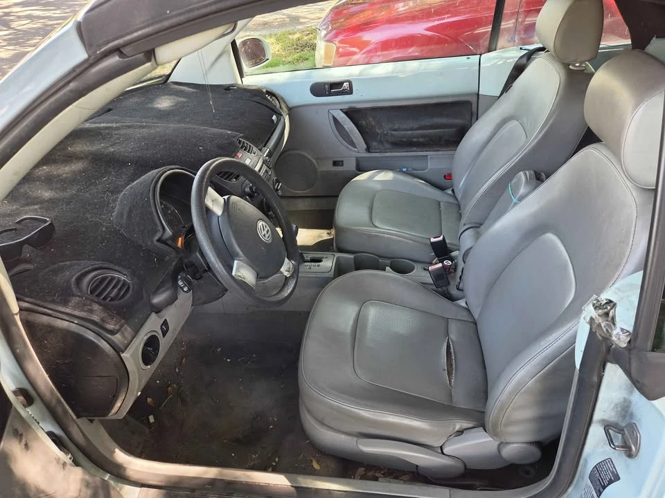 2006 Volkswagen New Beetle - Image 2 of 6