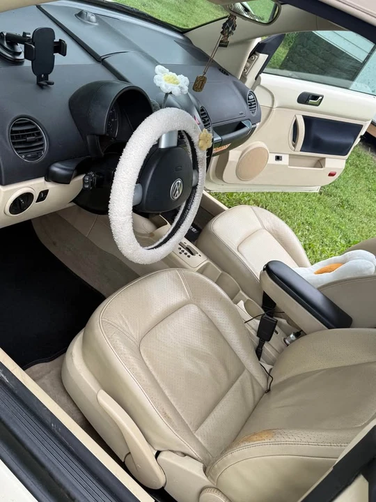 2006 Volkswagen New Beetle - Image 6 of 12